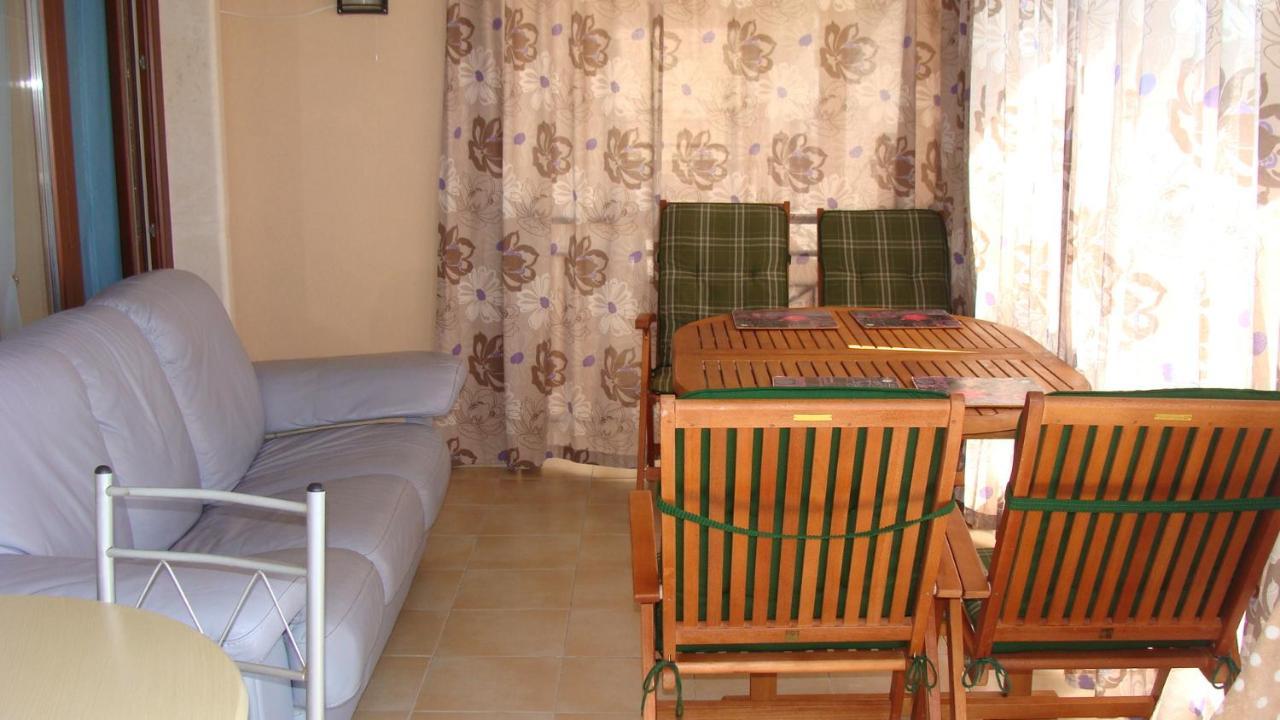 Admiral Apartments Golden Sands Room photo